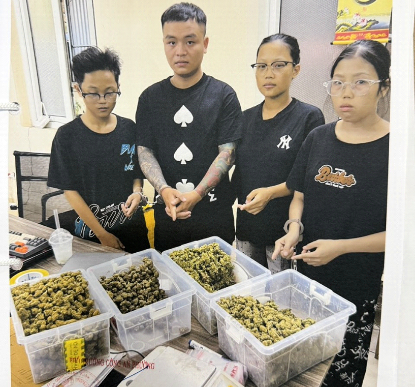 Công an quận Thanh Xuân bắt nhóm đối tượng mua bán trái phép ma tuý