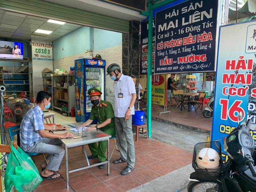 Nhắc nhở người dân thực hiện nghiêm các biện pháp phòng dịch Covid-19 Nhắc nhở người dân thực hiện nghiêm các biện pháp phòng dịch Covid-19