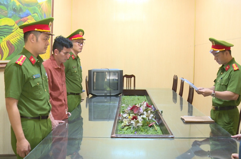 Cơ quan điều tra tống đạt các quyết định khởi tố đối với Đào Văn Thành Cơ quan điều tra tống đạt các quyết định khởi tố đối với Đào Văn Thành