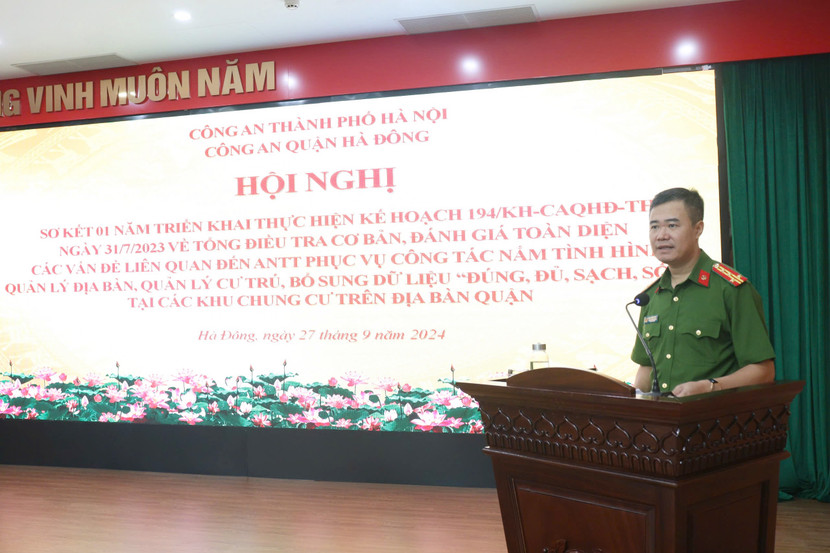 Đại tá Nguyễn Ngọc Quyền, Trưởng Công an quận Hà Đông phát biểu tại hội nghị