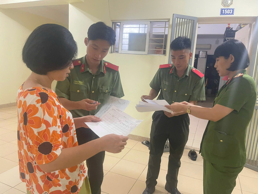 Bàn công tác quản lý, đảm bảo an ninh trật tự tại các chung cư trên địa bàn quận Hà Đông