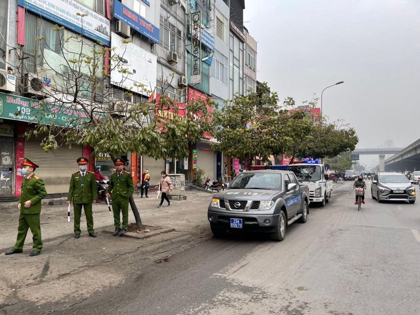 Lực lượng CSGT - TT Công an quận Thanh Xuân xử lý các vi phạm Lực lượng CSGT - TT Công an quận Thanh Xuân xử lý các vi phạm