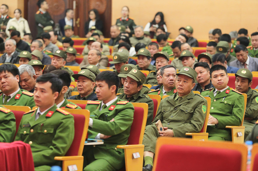 Đại diện Công an xã, lực lượng tham gia bảo vệ an ninh trật tự ở cơ sở tham dự lễ tôn vinh