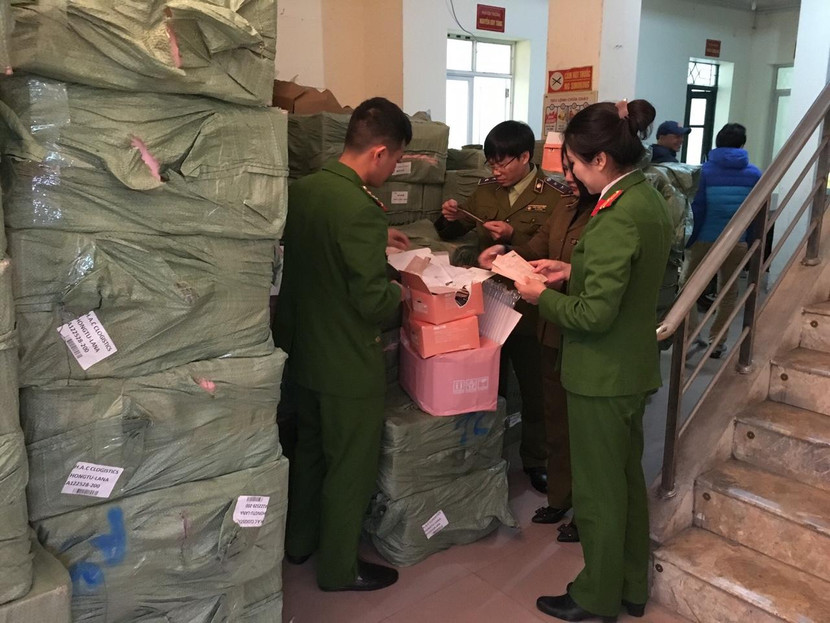 Gần 5 tấn mặt nạ không hóa đơn