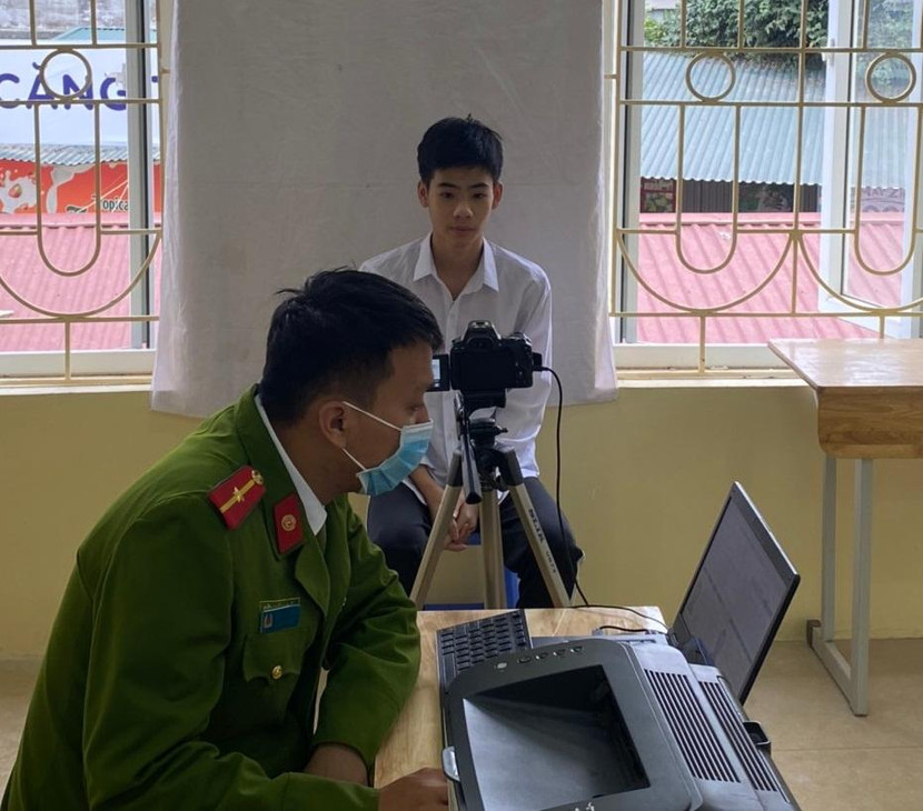 Trong 2 ngày 25 và 26-11, Công an huyện Thạch Thất đã cấp căn cước công dân gắn chip được cho hơn 250 trường hợp là học sinh Trong 2 ngày 25 và 26-11, Công an huyện Thạch Thất đã cấp căn cước công dân gắn chip được cho hơn 250 trường hợp là học sinh