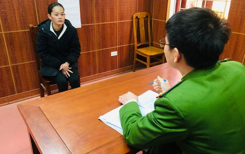 Cơ quan điều tra lấy lời khai của đối tượng Ngô Thị Nga