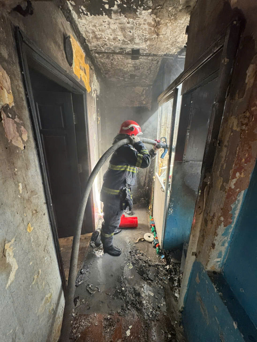 Các lực lượng tổ chức dập tắt đám cháy