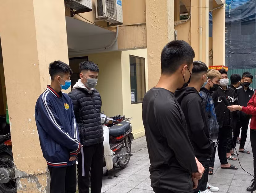 Nhóm thanh thiếu niên tụ tập đua xe đêm 21-11 Nhóm thanh thiếu niên tụ tập đua xe đêm 21-11