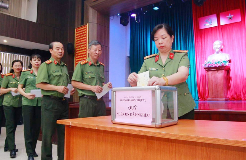 Chỉ huy Phòng Hồ sơ nghiệp vụ hưởng ứng quyên góp Chỉ huy Phòng Hồ sơ nghiệp vụ hưởng ứng quyên góp
