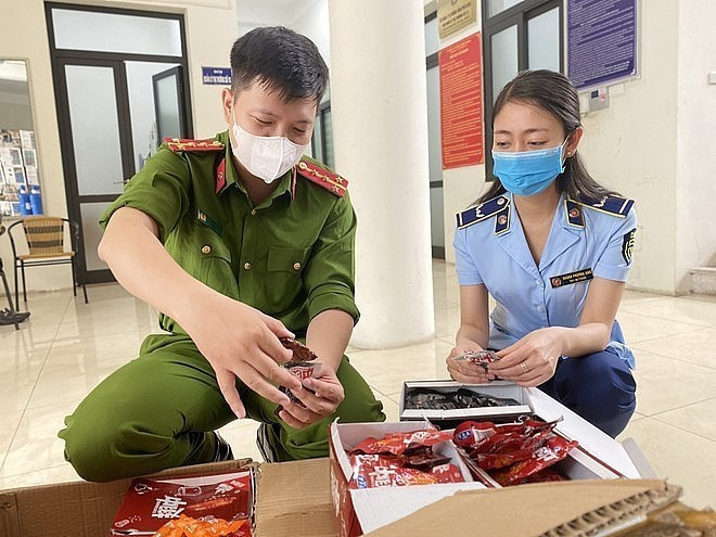 Xử lý các trường hợp kinh doanh hàng giả, hàng lậu Xử lý các trường hợp kinh doanh hàng giả, hàng lậu