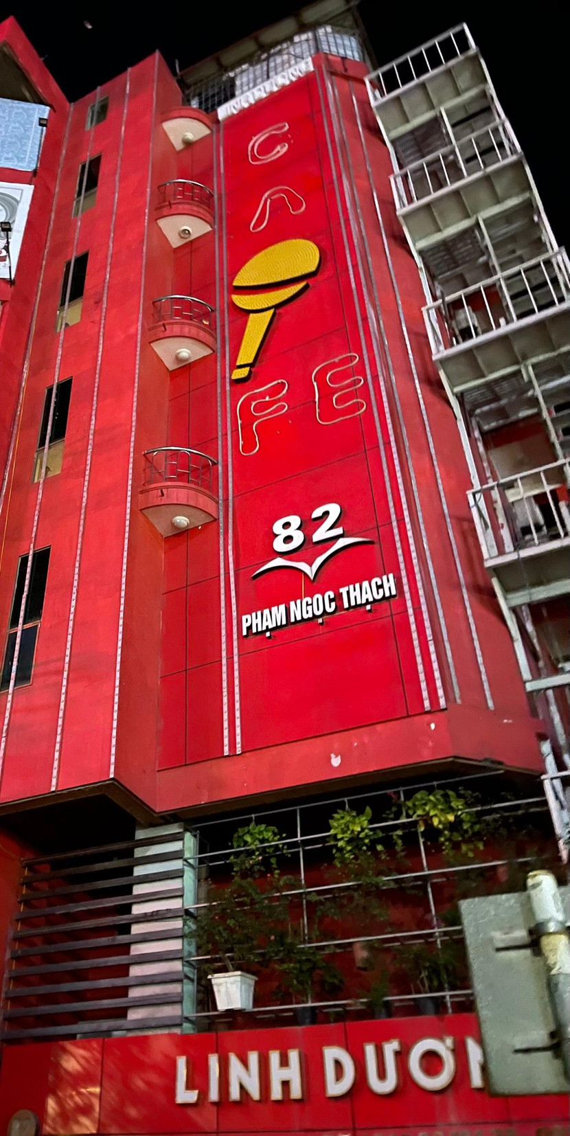 Quán karaoke Linh Dương có địa chỉ ở phố Phạm Ngọc Thạch