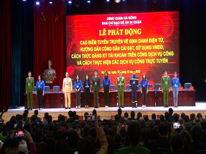 Ra mắt đội thanh niên tình nguyện hỗ trợ cài đặt sử dụng dịch vụ Ra mắt đội thanh niên tình nguyện hỗ trợ cài đặt sử dụng dịch vụ