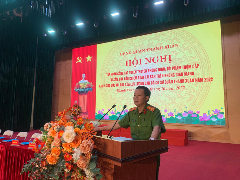 Thượng tá Nguyễn Thế Bảy, Phó Trưởng Công an quận Thanh Xuân trao đổi về tình hình tội phạm hiện nay