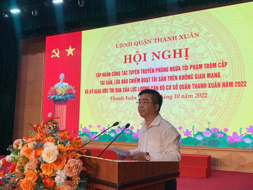 Đồng chí Võ Đăng Dũng – Chủ tịch UBND quận Thanh Xuân phát biểu tại hội nghị