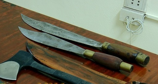 Cơ quan công an thu nhiều dao, rìu các loại