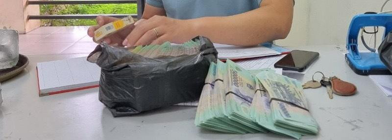 Sau nhiều lần lừa, bà T bị chiếm đoạt gần 1 tỷ đồng Sau nhiều lần lừa, bà T bị chiếm đoạt gần 1 tỷ đồng