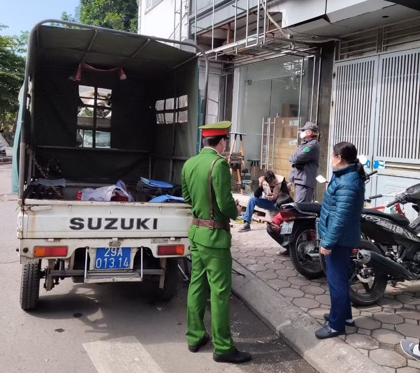 Xử phạt hơn 1.400 trường hợp vi phạm trật tự giao thông đô thị