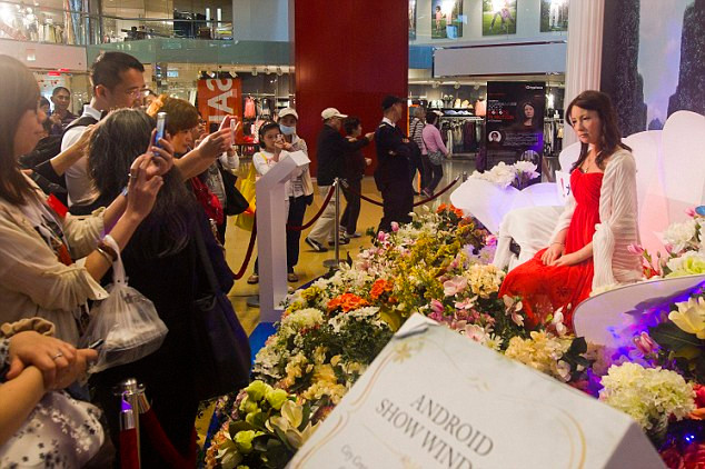 Sốc với robot gợi cảm như người thật ảnh 3