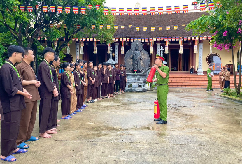 CBCS hướng dẫn học viên cách phân loại và sử dụng bình chữa cháy xách tay CBCS hướng dẫn học viên cách phân loại và sử dụng bình chữa cháy xách tay