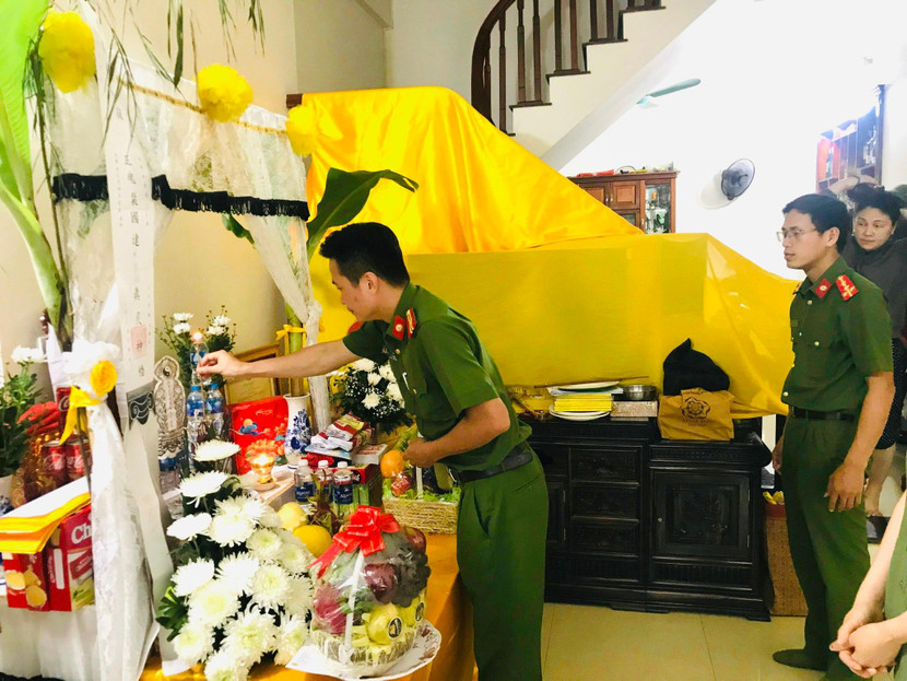 Công an huyện Mỹ Đức thắp hương, tri ân liệt sỹ Cảnh sát PCCC