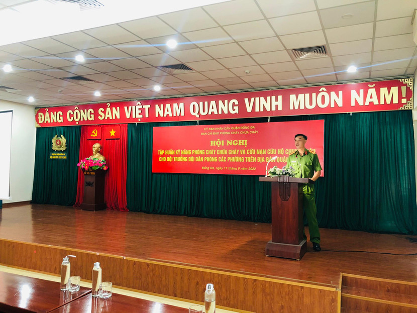 Thượng tá Nguyễn Minh Thành, Phó trưởng Công an quận Đống Đa, Hà Nội phát biểu tại hội nghị Thượng tá Nguyễn Minh Thành, Phó trưởng Công an quận Đống Đa, Hà Nội phát biểu tại hội nghị
