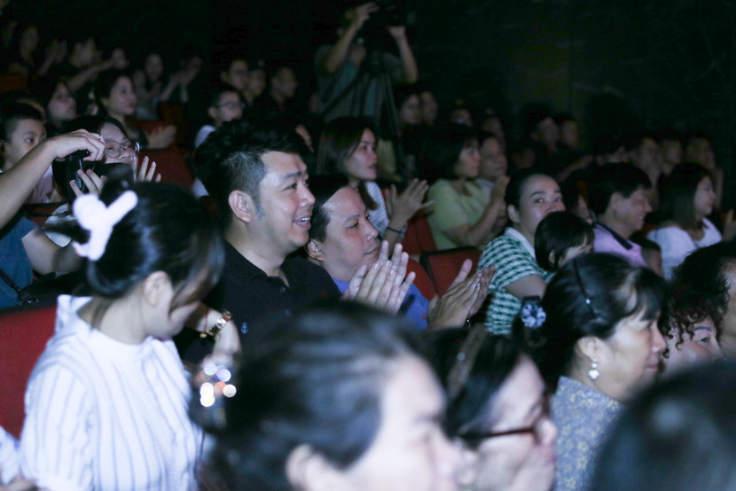 Một cái kết có hậu đã làm hàng trăm khán giả có mặt tại Nhà hát kịch Hà Nội cảm nhận được "Tình người"