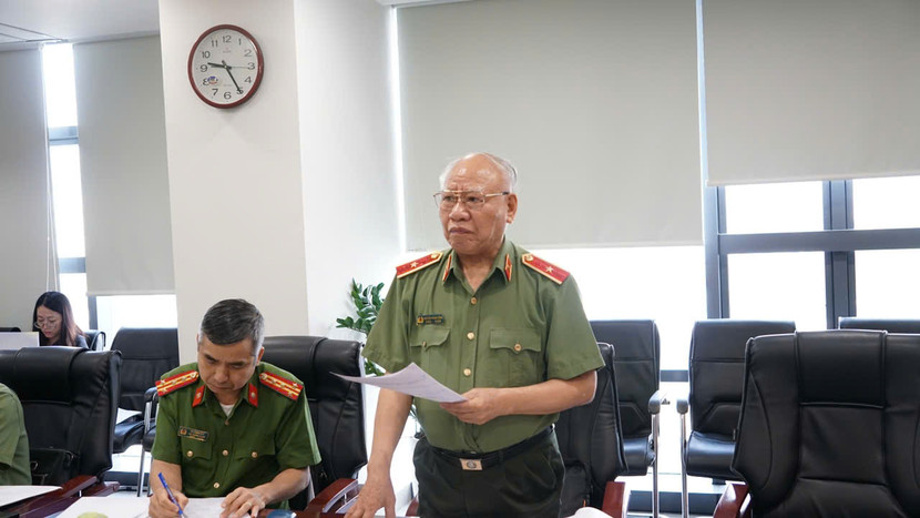 Thiếu tướng, GS.TS Nguyễn Phùng Hồng phát biểu ý kiến đánh giá đề tài Thiếu tướng, GS.TS Nguyễn Phùng Hồng phát biểu ý kiến đánh giá đề tài