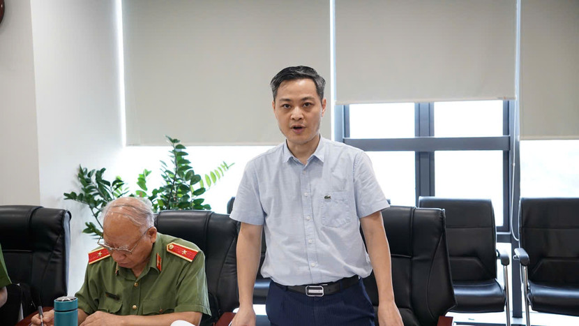 TS. Nguyễn Quốc Hà - Phó Giám đốc Sở Khoa học và công nghệ Hà Nội, Phó Chủ tịch Hội đồng nghiệm thu phát biểu đánh giá đề tài... TS. Nguyễn Quốc Hà - Phó Giám đốc Sở Khoa học và công nghệ Hà Nội, Phó Chủ tịch Hội đồng nghiệm thu phát biểu đánh giá đề tài...