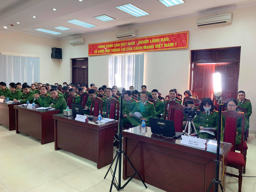 Công an quận Đống Đa triển khai cao điểm cấp căn cước công dân lưu động