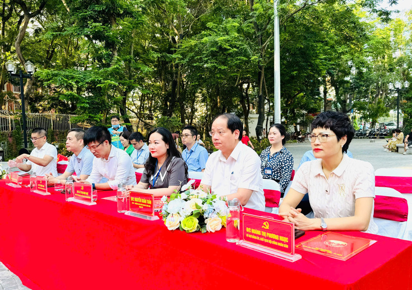Tham dự Lễ ra quân có Ủy viên Ban Thường vụ Thành uỷ, Trưởng ban Tuyên giáo và Dân vận Thành uỷ Nguyễn Doãn Toản. Tham dự Lễ ra quân có Ủy viên Ban Thường vụ Thành uỷ, Trưởng ban Tuyên giáo và Dân vận Thành uỷ Nguyễn Doãn Toản.