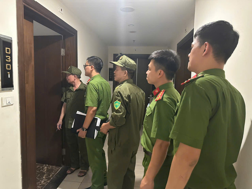 Đi từng ngõ, gõ từng nhà, rà soát nhân khẩu tạm trú trên địa bàn