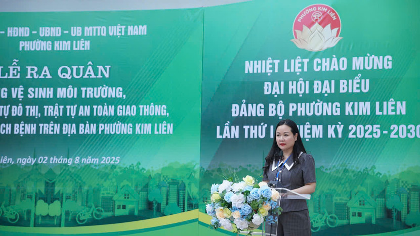 Chủ tịch UBND phường Kim Liên Lê Thị Kim Huệ phát biểu tại lễ ra quân Chủ tịch UBND phường Kim Liên Lê Thị Kim Huệ phát biểu tại lễ ra quân