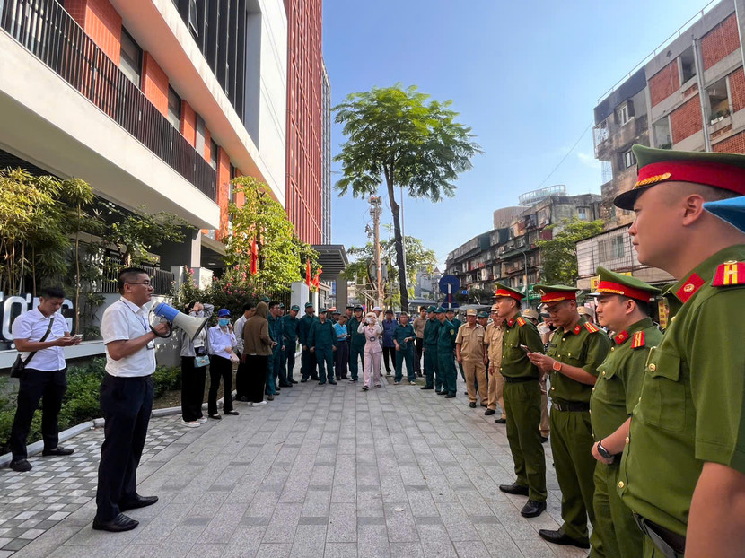 Các lực lượng tỏa đi khắp các tuyến phố triển khai thực hiện nhiệm vụ Các lực lượng tỏa đi khắp các tuyến phố triển khai thực hiện nhiệm vụ