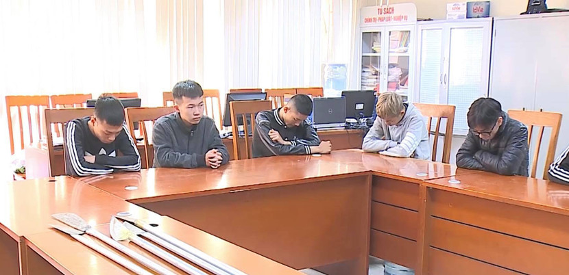 Nhóm đối tượng liên quan đến vụ hỗn chiến xảy ra rạng sáng 23-11 Nhóm đối tượng liên quan đến vụ hỗn chiến xảy ra rạng sáng 23-11