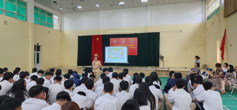 Giáo dục pháp luật về Luật an toàn giao thông cho học sinh Trung tâm giáo dục thường xuyên quận Thanh Xuân Giáo dục pháp luật về Luật an toàn giao thông cho học sinh Trung tâm giáo dục thường xuyên quận Thanh Xuân