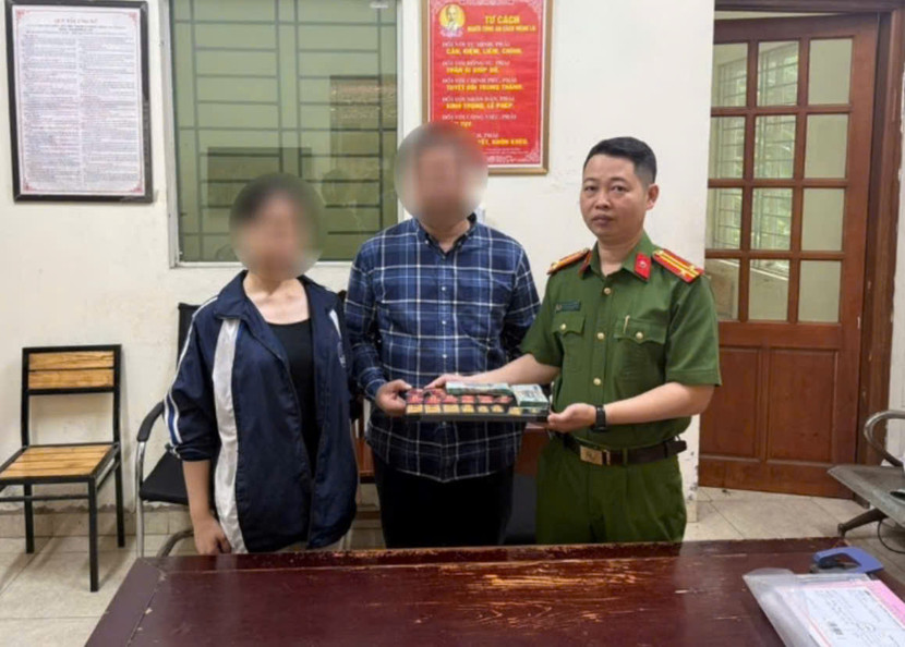 Công an phường Phương Liệt bàn giao tài sản cho gia đình