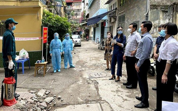 Lãnh đạo quận Đống Đa kiểm tra công tác phòng chống dịch tại điểm cách ly tạm thời phường Thái Thịnh Lãnh đạo quận Đống Đa kiểm tra công tác phòng chống dịch tại điểm cách ly tạm thời phường Thái Thịnh