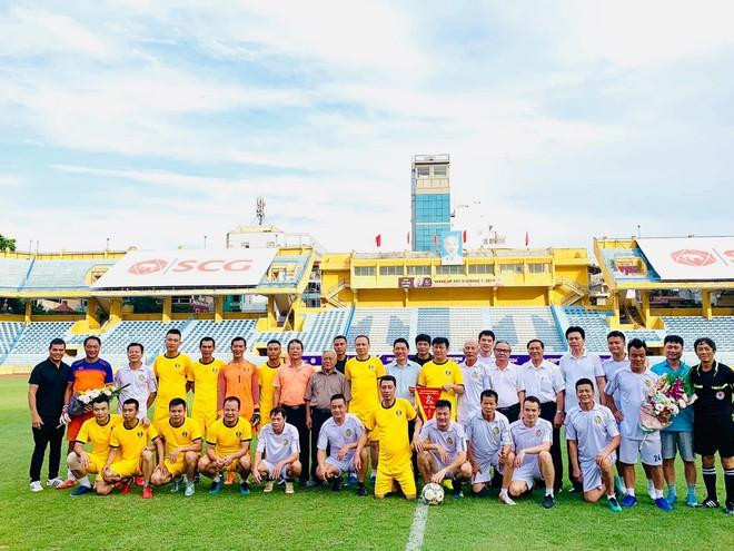 Câu lạc bộ Sỹ quan Công an hưu trí và Phòng CSGT Công an thành phố Hà Nội đã tổ chức giao hữu bóng đá trên SVĐ Hàng Đẫy chiều 4/10/2019 Câu lạc bộ Sỹ quan Công an hưu trí và Phòng CSGT Công an thành phố Hà Nội đã tổ chức giao hữu bóng đá trên SVĐ Hàng Đẫy chiều 4/10/2019