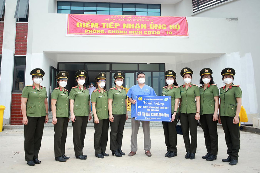 Số quà trị giá 93 triệu đồng cũng được trao tới Bệnh viện Dã chiến số 2 tỉnh Bắc Giang Số quà trị giá 93 triệu đồng cũng được trao tới Bệnh viện Dã chiến số 2 tỉnh Bắc Giang