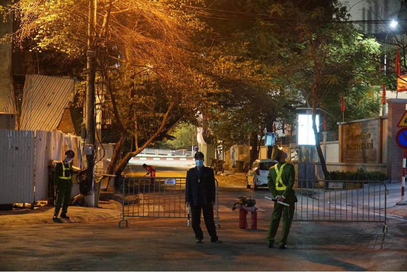 Đến 23h30 mọi công tác chuẩn bị đã hoàn tất, an ninh được đảm bảo an toàn cho người dân chuẩn bị chào đón thời khắc giao thừa.