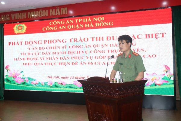 Thiếu tá Bùi Nhật Quang, Phó trưởng Công an quận Hà Đông phát biểu phát động phong trào