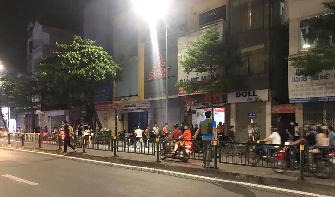 Lực lượng Công an vây bắt đối tượng tại phố Tôn Đức Thắng Lực lượng Công an vây bắt đối tượng tại phố Tôn Đức Thắng