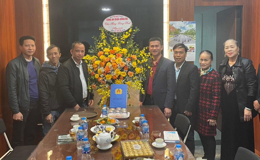 Công an quận Đống Đa chúc mừng Giáng sinh điểm nhóm Tin lành Exechien Công an quận Đống Đa chúc mừng Giáng sinh điểm nhóm Tin lành Exechien