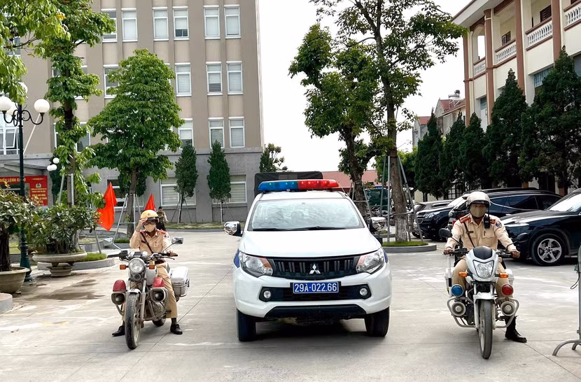 CSGT-TT Công an huyện Ba Vì thực hiện đợt cao điểm kiểm tra, xử lý các hành vi vi phạm giao thông