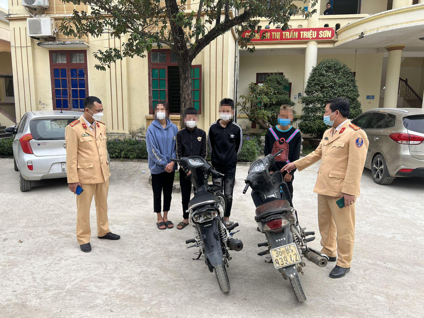 Lực lượng Công an xử lý nhóm thanh, thiếu niên điều khiển xe máy chạy tốc độ cao