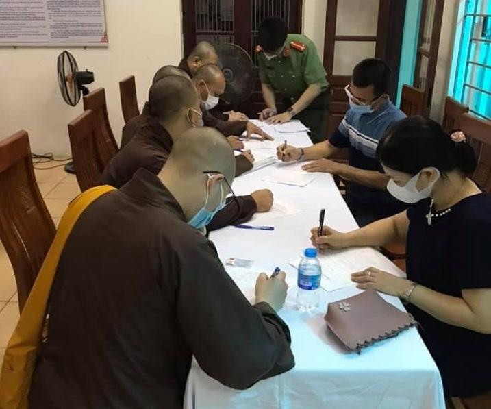 Tổ chức tiêm vaccine cho các chức sắc tôn giáo trên địa bàn Tổ chức tiêm vaccine cho các chức sắc tôn giáo trên địa bàn