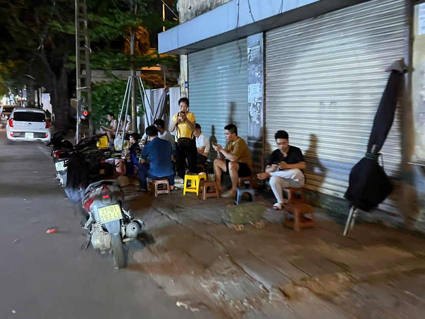 Những quán nước vỉa hè "mọc" dọc các tuyến đường trên địa bàn phường Phương Liệt