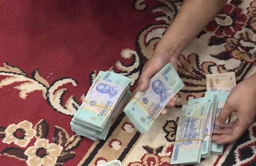 Chỉ tính riêng ngày 26-4, số tiền các đối tượng dùng để đánh bạc khoảng hơn 1,7 tỷ đồng Chỉ tính riêng ngày 26-4, số tiền các đối tượng dùng để đánh bạc khoảng hơn 1,7 tỷ đồng