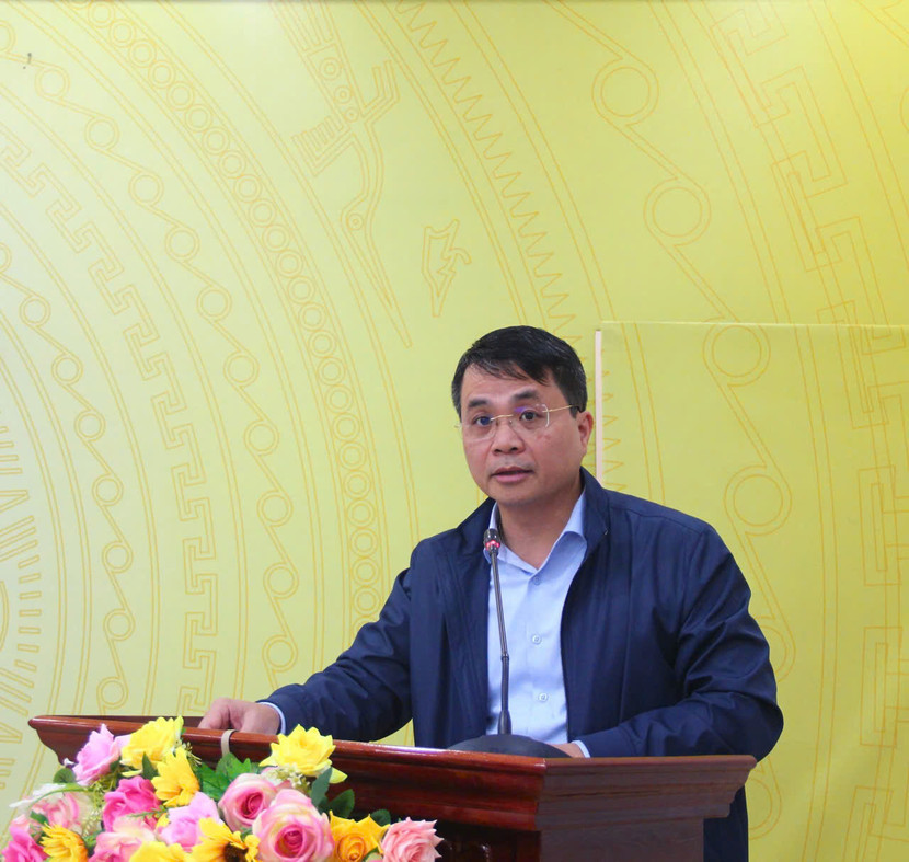 Đồng chí Lê Minh Đức - Thành ủy viên, Bí thư Đảng ủy, Chủ tịch HĐND xã phát biểu tại hội nghị Đồng chí Lê Minh Đức - Thành ủy viên, Bí thư Đảng ủy, Chủ tịch HĐND xã phát biểu tại hội nghị