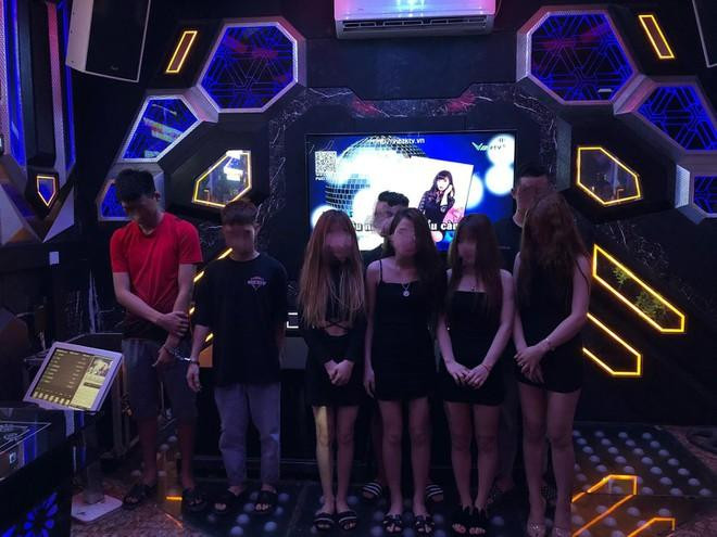 Các đối tượng sử dụng ma túy trong quán karaoke